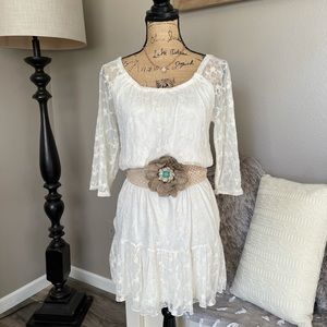 Adorable cream lace dress!